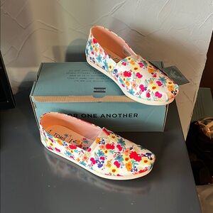 Toms Multicolor Floral Canvas Slip-Ons New in Box